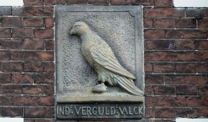 Oudkerkhof 1-3, Inde Vergulde Valck Vismarkt 1, Inde Vergulde Valck